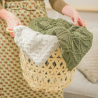 Manta verde tricot Lolahome dobrada, mostrando volume e qualidade do tecido