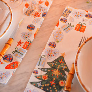 Jogo americano de Natal em mesa posta decorada com árvore de Natal - Lolahome