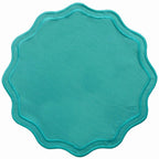 Detalhe do bordado verde água no jogo americano impermeável redondo 43cm - Lolahome