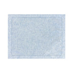 Jogo americano Summer com ponto ajour azul sobre mesa posta — Lolahome