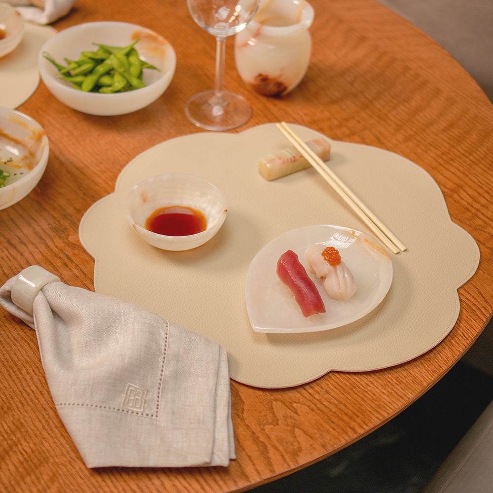 Jogo americano dupla face impermeável redondo com estampa floral, bege e branco, 42 cm – Lolahome