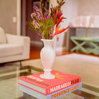 Vaso de ônix classic marfim em composição de decoração de interiores