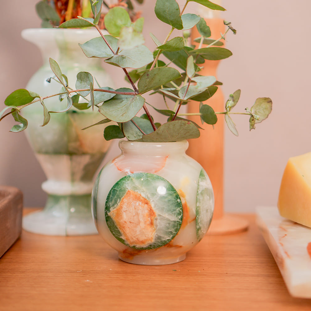 Vaso de ônix esfera verde 10 cm – detalhe da textura natural da pedra – Lolahome