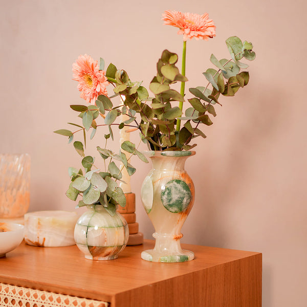Vaso ônix verde 20cm em fundo quadriculado - Lolahome