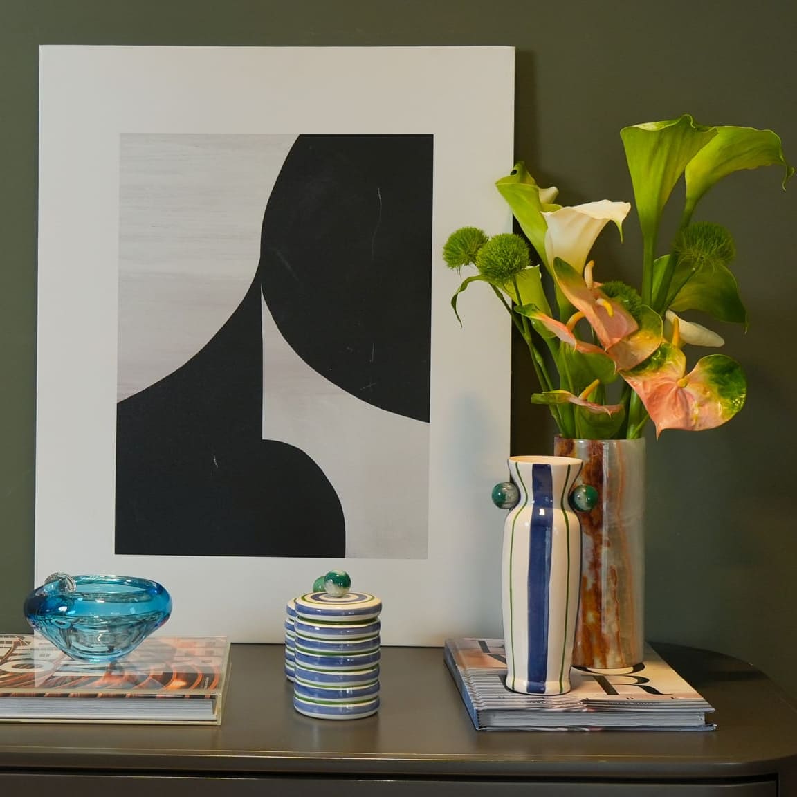 Vaso cilíndrico de ônix natural em composição decorativa - Coleção Ônix Lolahome