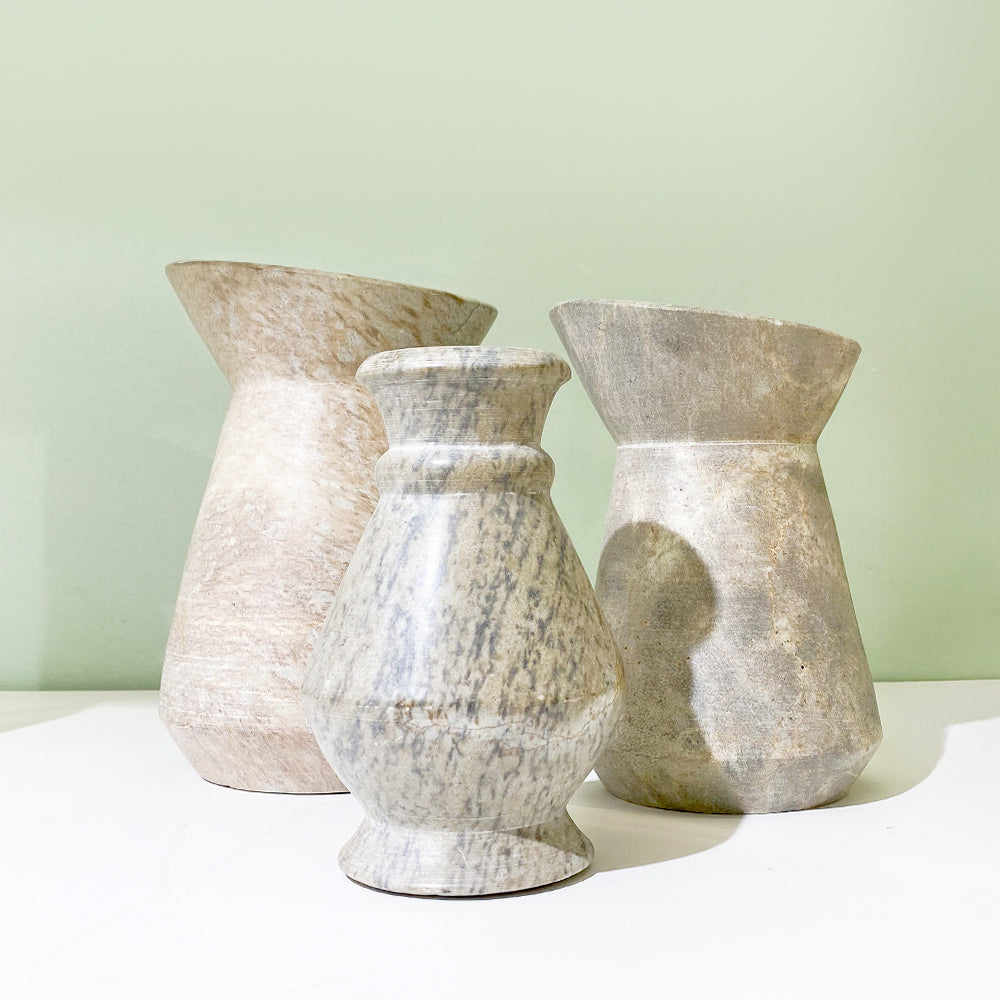 Vaso jarra de pedra sabão natural, tamanho G, 23cm de altura, vista frontal