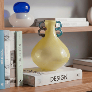 VASO  EM VIDRO FUN BEGE COM ALCAS AZUL E ROXO 23CM