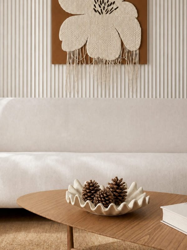 Centro de mesa decorativo em resina Shell na cor marfim, 32cm - Lolahome