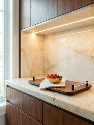 BANDEJA STUDIO EM MADEIRA COM ACRÍLICO 60x34CM