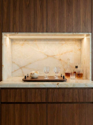 BANDEJA STUDIO EM MADEIRA COM ACRÍLICO 60x34CM