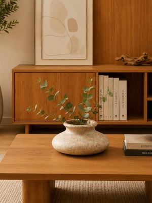 Vaso baixo escultural em pedra sabão natural, 11cm de altura, cor cinza, peça artesanal única para decoração – Lolahome