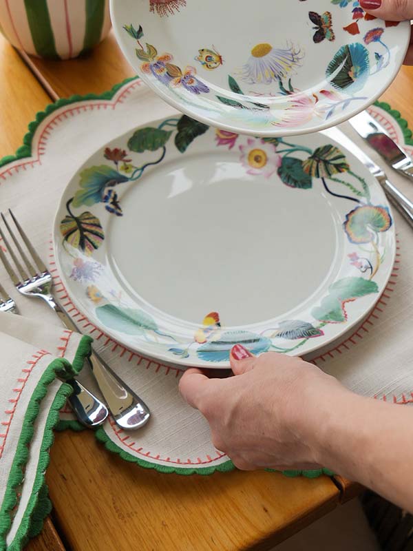 Prato raso de porcelana Flowerscape – estampa floral colorida – Lolahome