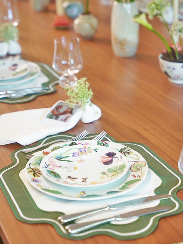 Prato raso de porcelana Flowerscape – detalhe da peça – Lolahome