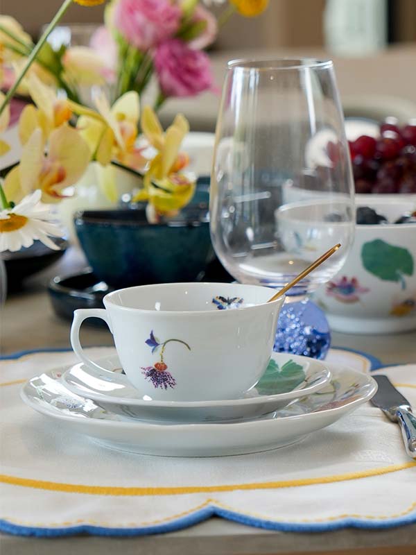 XÍCARA DE CHÁ OU CAFÉ DE PORCELANA COM PIRES FLOWERSCAPE 240ML