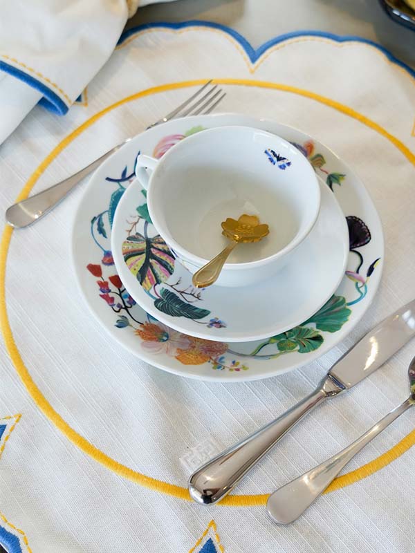 XÍCARA DE CHÁ OU CAFÉ DE PORCELANA COM PIRES FLOWERSCAPE 240ML