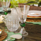 Taça de vidro Deco verde em ambiente decorado, ideal para mesa posta e decoração de interiores