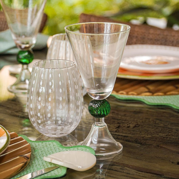 Taça de vidro Deco verde em ambiente decorado, ideal para mesa posta e decoração de interiores