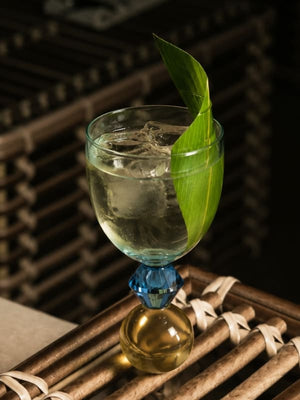 TAÇA DE VIDRO E CRISTAL GIOIA AZUL E ÂMBAR 300ML
