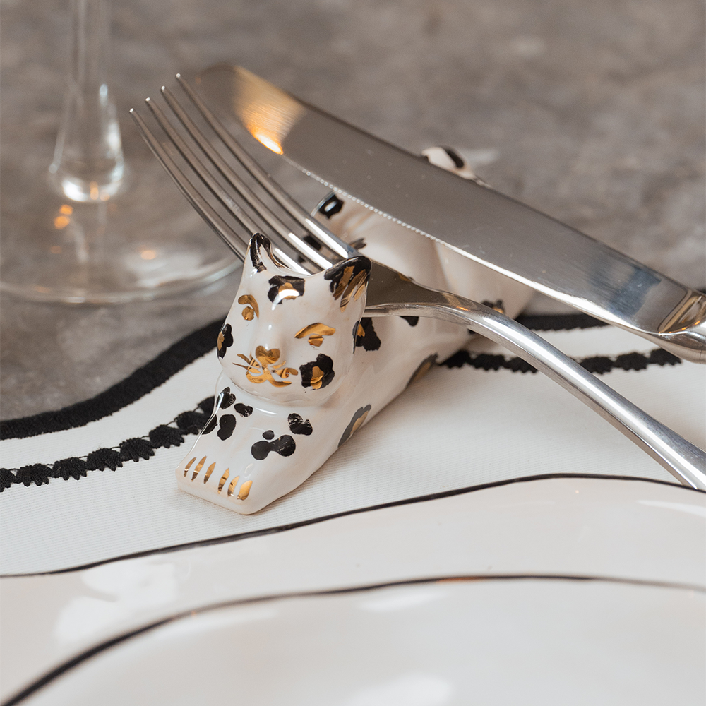 Descanso de talher autoral estampa leopardo branco e preto com ouro - Lolahome
