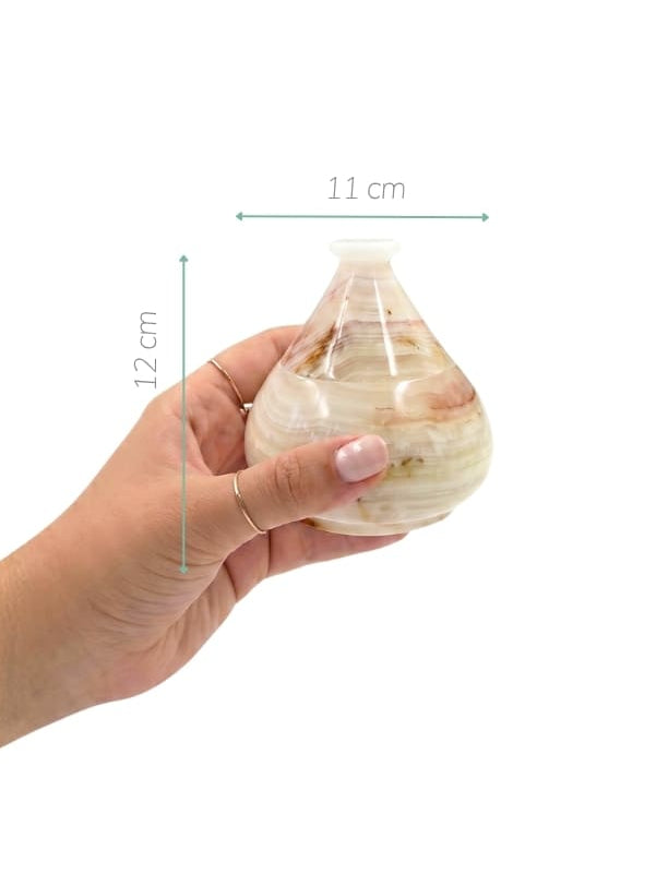 Bomboniere de ônix formato gota 12cm em ângulo mostrando os veios naturais da pedra – Lolahome