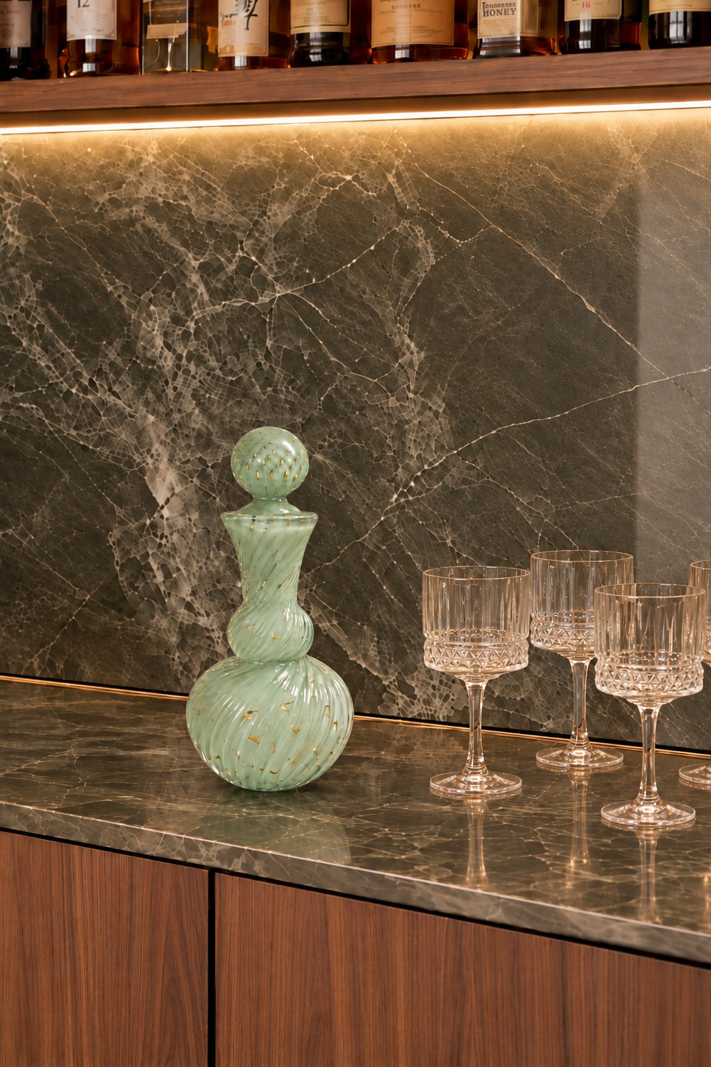 Garrafa de Murano Francesa Verde com Ouro e Tampa 28cm
