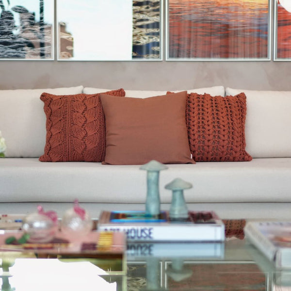 CAPA DE ALMOFADA TRICOT MANUAL TRANÇA TERRACOTA 50X50CM