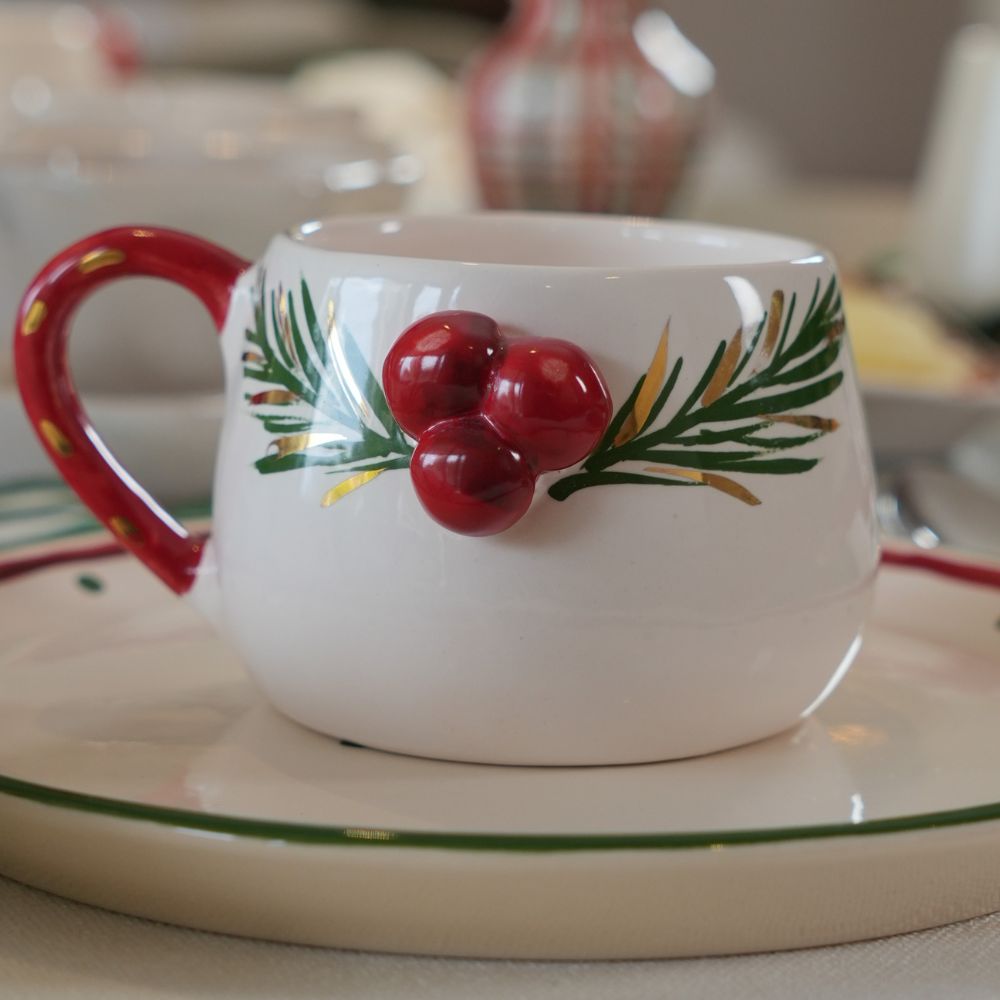 CANECA DE CERÂMICA FEITA À MÃO AZEVINHOS NATAL 360ML