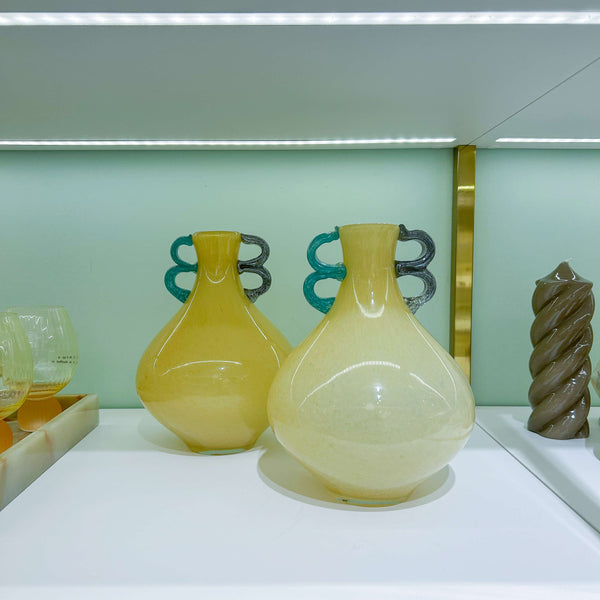 VASO  EM VIDRO FUN BEGE COM ALCAS AZUL E ROXO 23CM