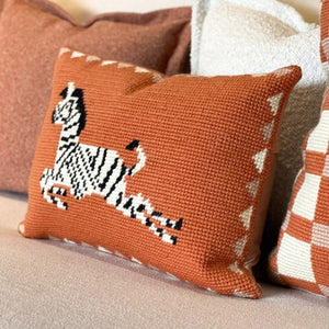 CAPA DE ALMOFADA TAPEÇARIA CHESS ZEBRA TERRACOTA 50X35 CM