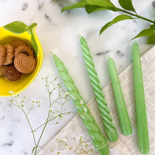 VELAS PARA CASTIÇAL CÔNICA VERDE CLARO  18 CM - 02 UNIDADES